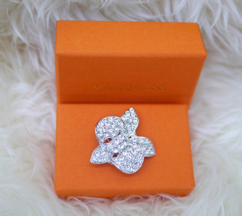 兰花款 高质感 水钻胸针 - 胸针 - 其他金属 银色