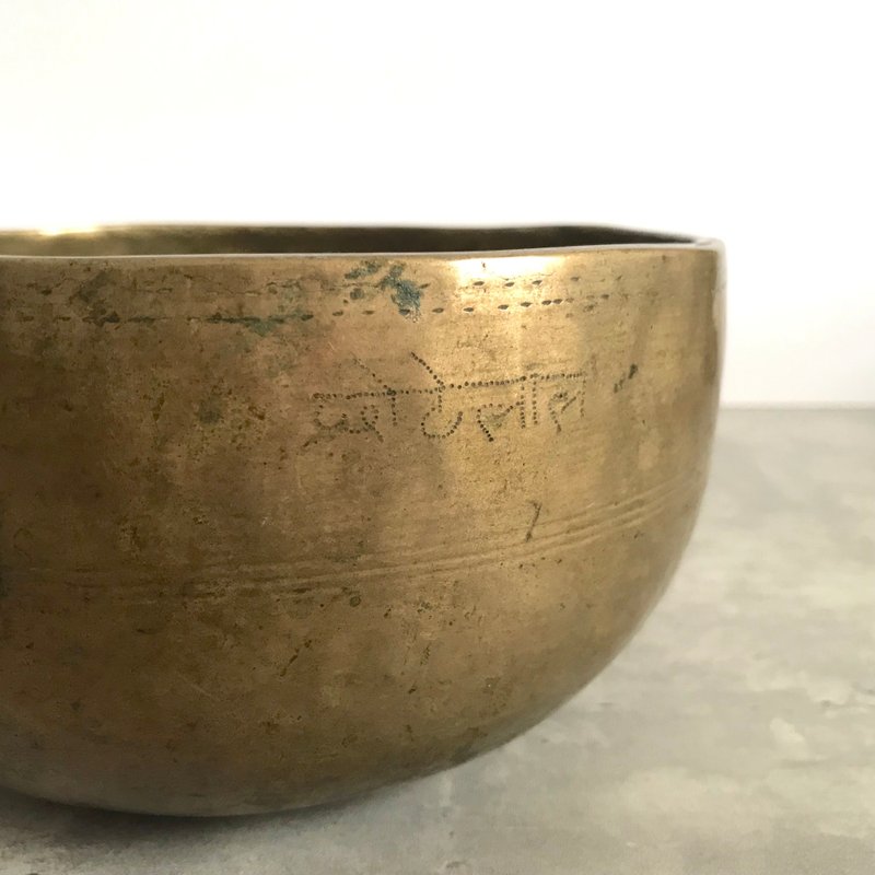 古董 Thadobati 铭文颂钵 声音疗愈冥想底轮瑜伽 Singing Bowl - 其他 - 其他金属 