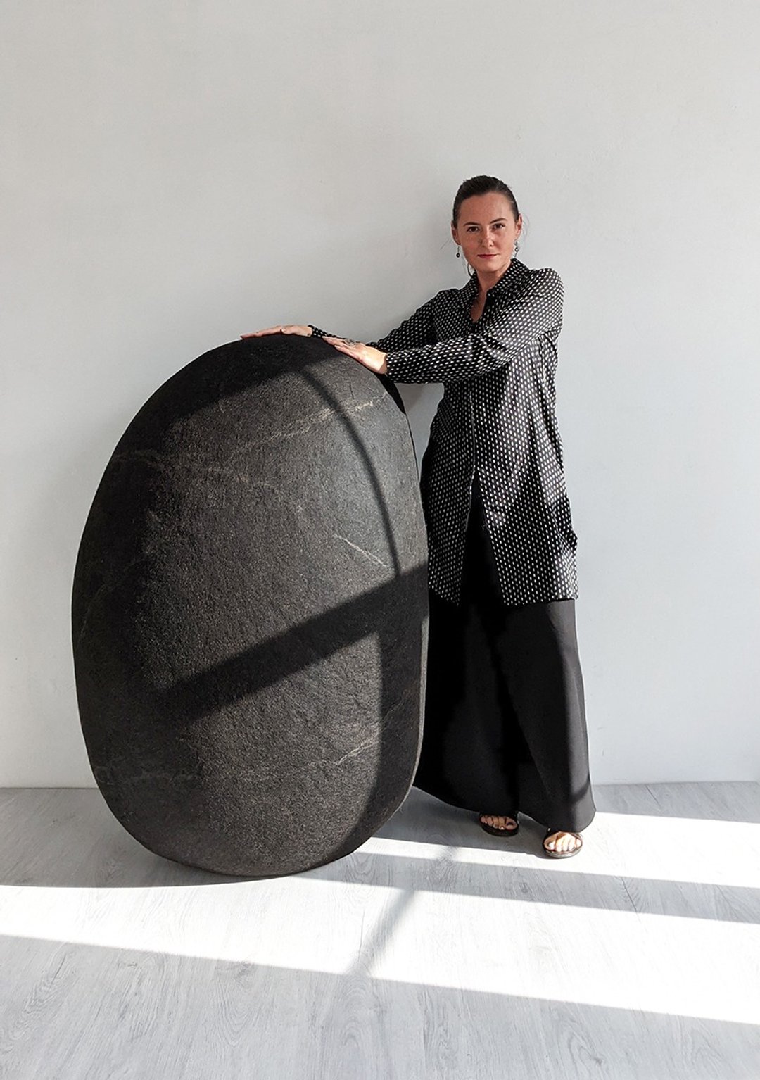 Wool stone pouf ottoman, floor cushion – Lava Model - 枕头/抱枕 - 羊毛 黑色