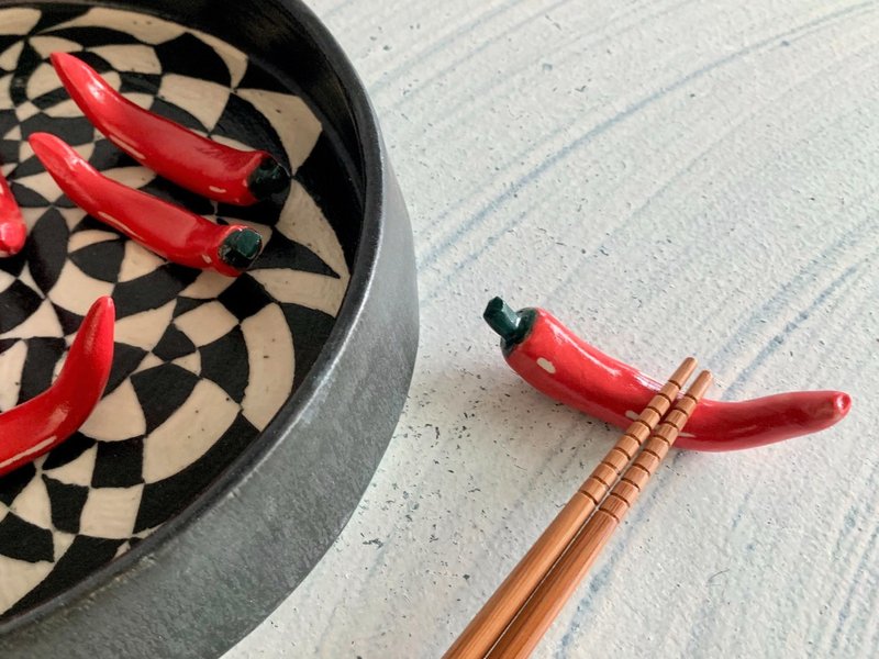 红火朝天椒陶制筷子架_陶器筷架 - 筷子/筷架 - 陶 红色