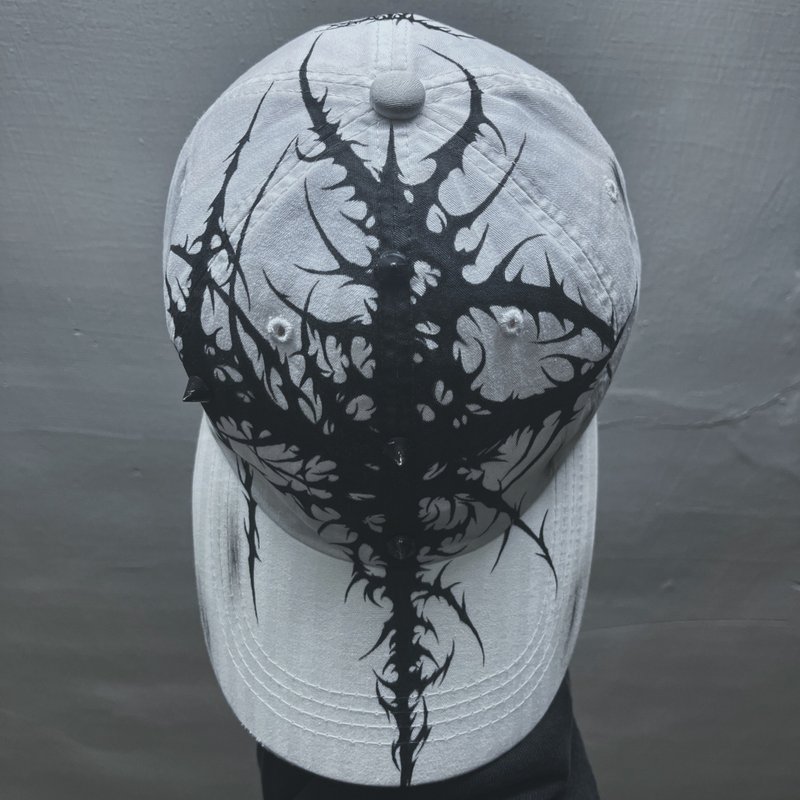cybersigilism赛博符印主义图腾手绘DIY铆钉加工老帽棒球帽 - 帽子 - 棉．麻 白色