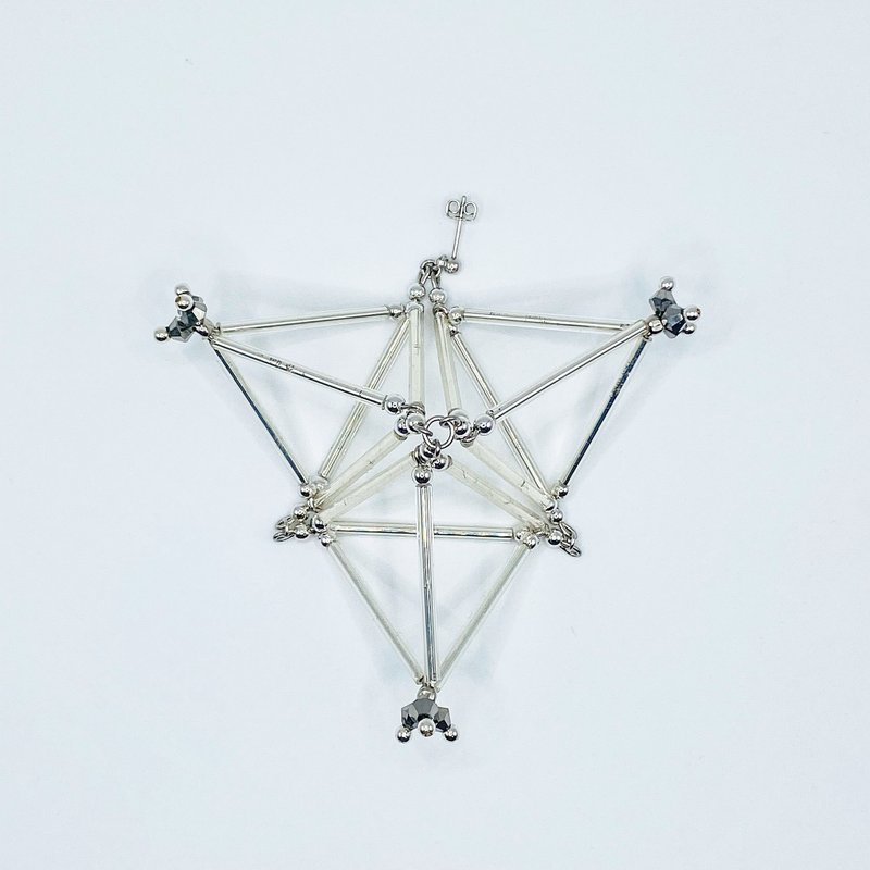3D Triangle PIERCE/EARRING【Silver】 - 耳环/耳夹 - 玻璃 银色
