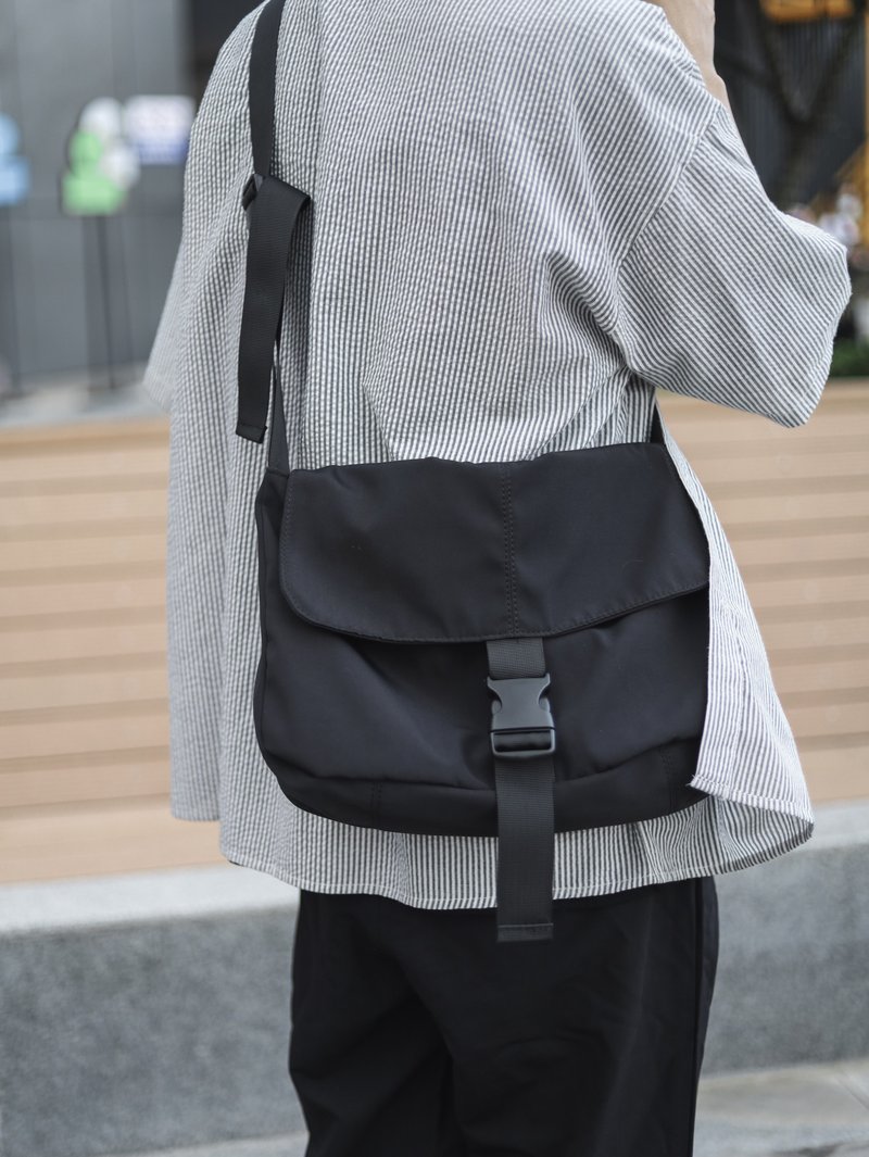 sobag黑色街头潮流防泼溅斜跨尼龙布包男中性百搭翻盖个性邮差包 - 侧背包/斜挎包 - 尼龙 黑色