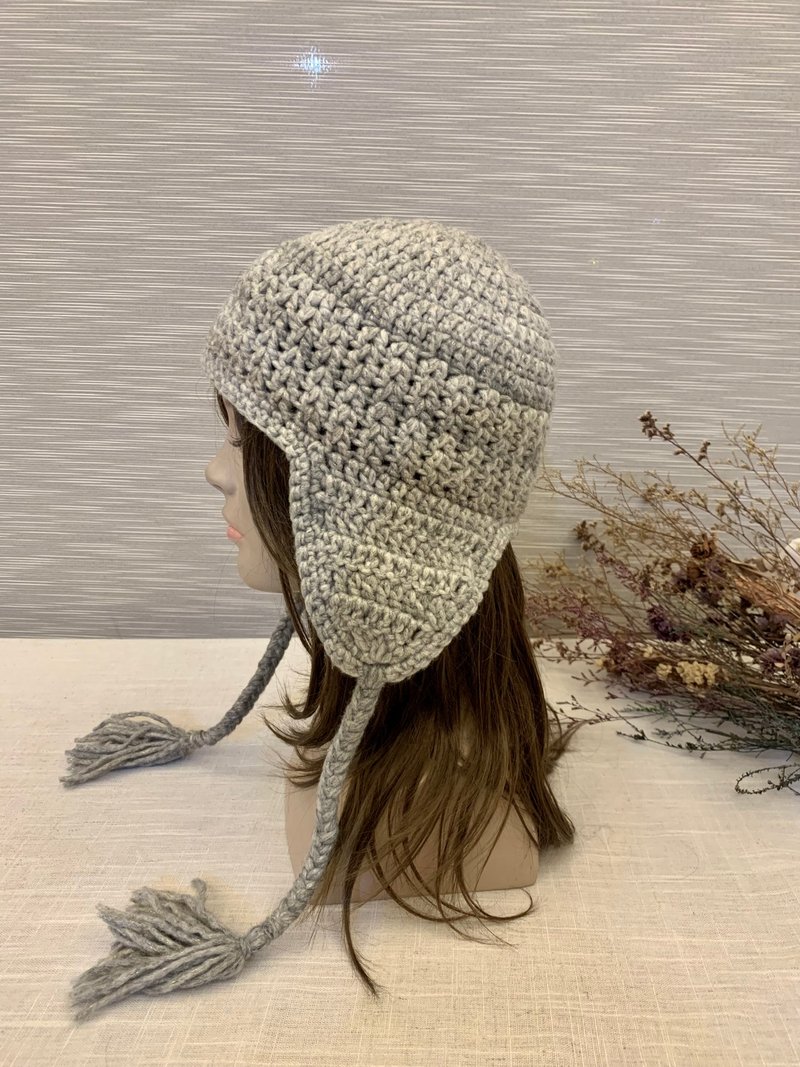 手工护耳帽。。简约辫子护耳帽。+浅灰驼+微金葱/意大利线 - 帽子 - 羊毛 