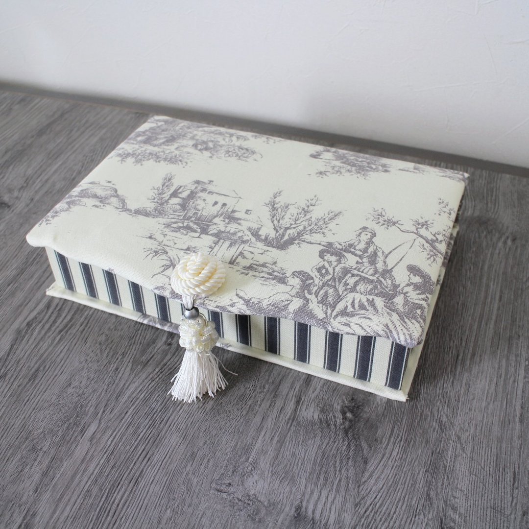 Toile de Jouy Tassel Stripe Book Type Accessory Case Free Box Accessory Storage Letter Case Wallet Bed Book Type Accessory Case [Made to Order] - 收纳用品 - 棉 白色