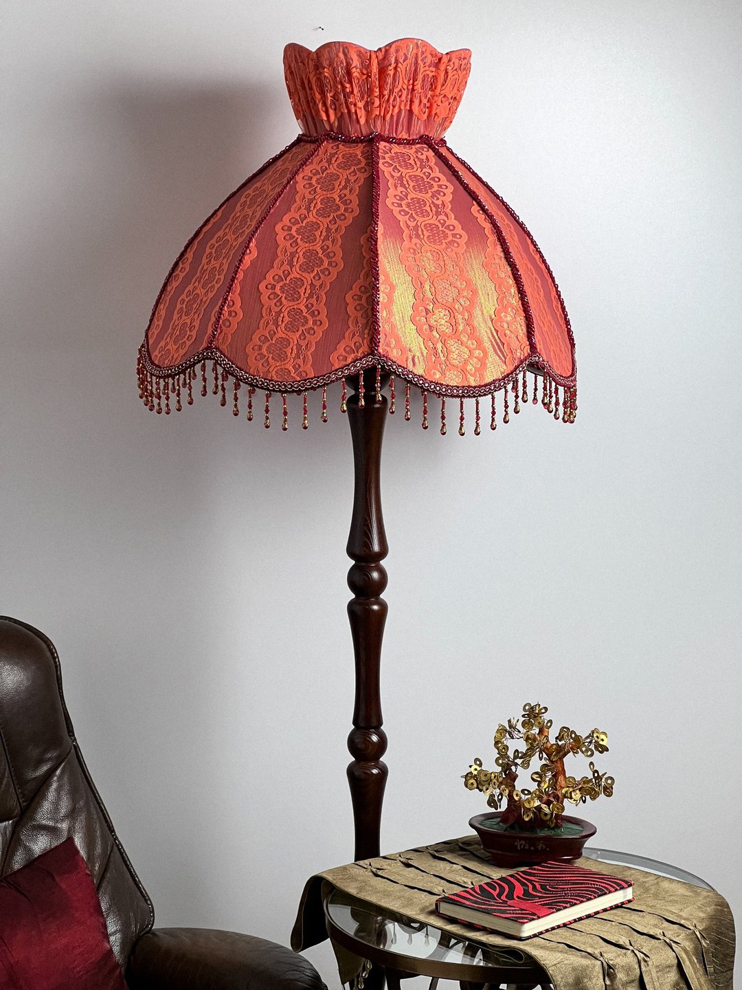 Victorian lampshade burgundy base with guipure - 灯具/灯饰 - 其他材质 红色