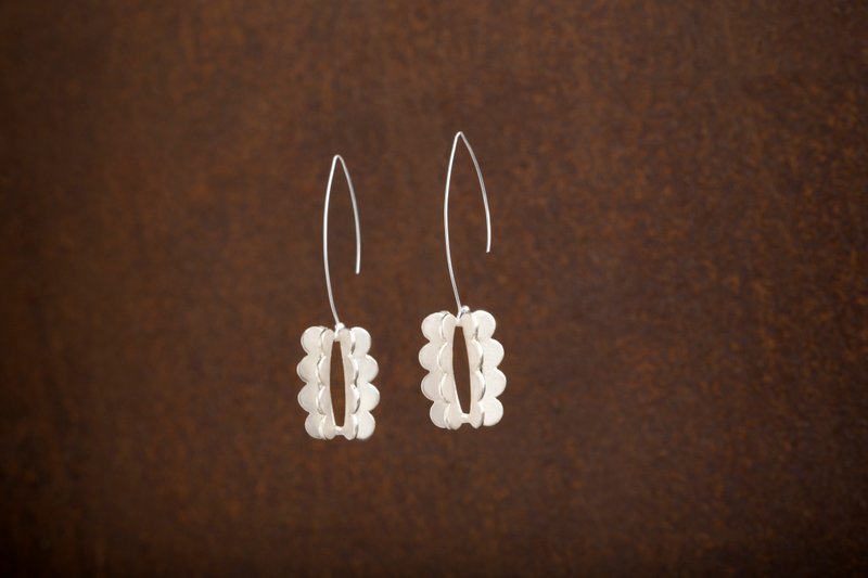 圣诞雪白 胡子小姐 转 挂枝耳环 Drop Earring Silver white - 耳环/耳夹 - 纯银 白色