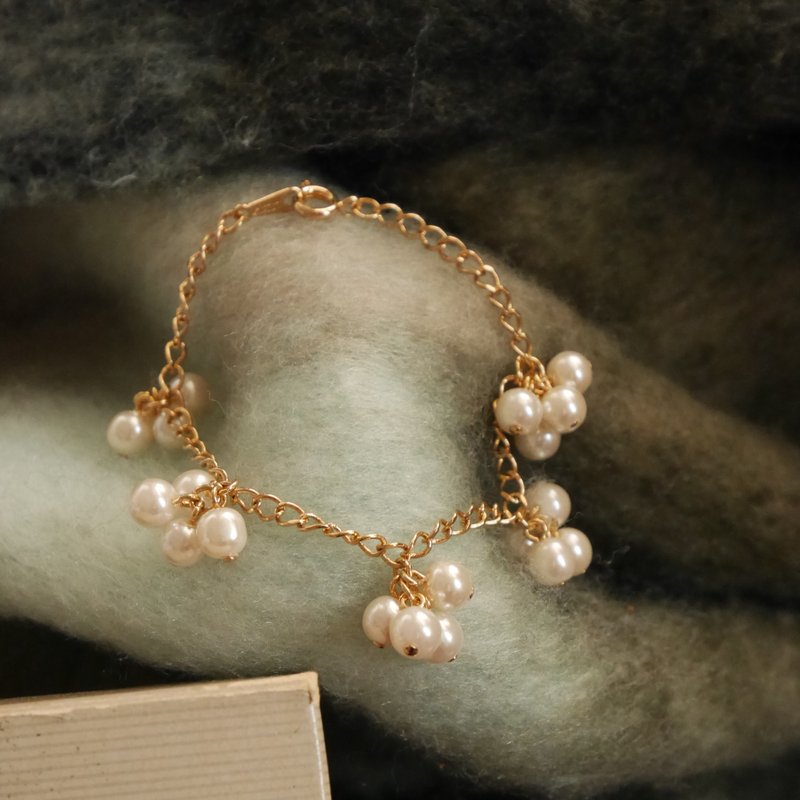 老又好古董AVON 1986年珍珠葡萄串手链 BR294 - 手链/手环 - 其他金属 金色