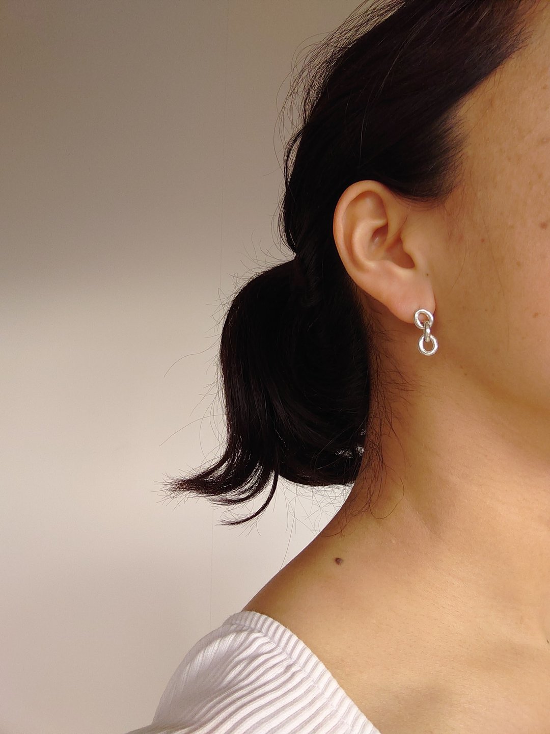 Chain earrings with freshwater pearl silver925 - 耳环/耳夹 - 其他金属 银色