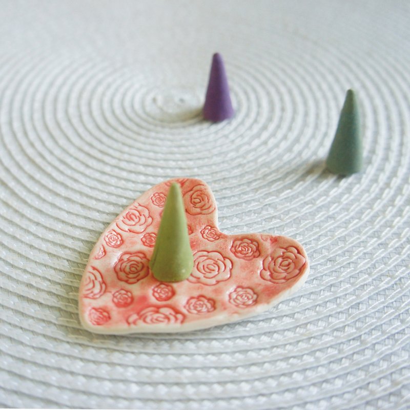 Lovely日本瓷土【爱心玫瑰塔香盘、粉红】 - 香薰/精油/线香 - 瓷 粉红色