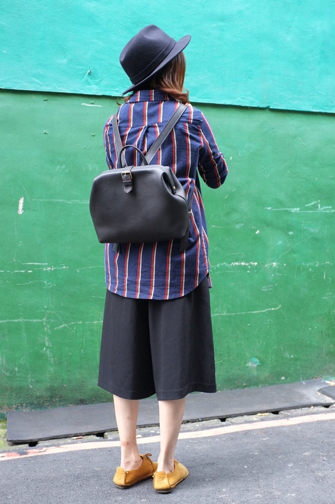 黑鲸口金手提包/后背包 - 后背包/双肩包 - 真皮 黑色
