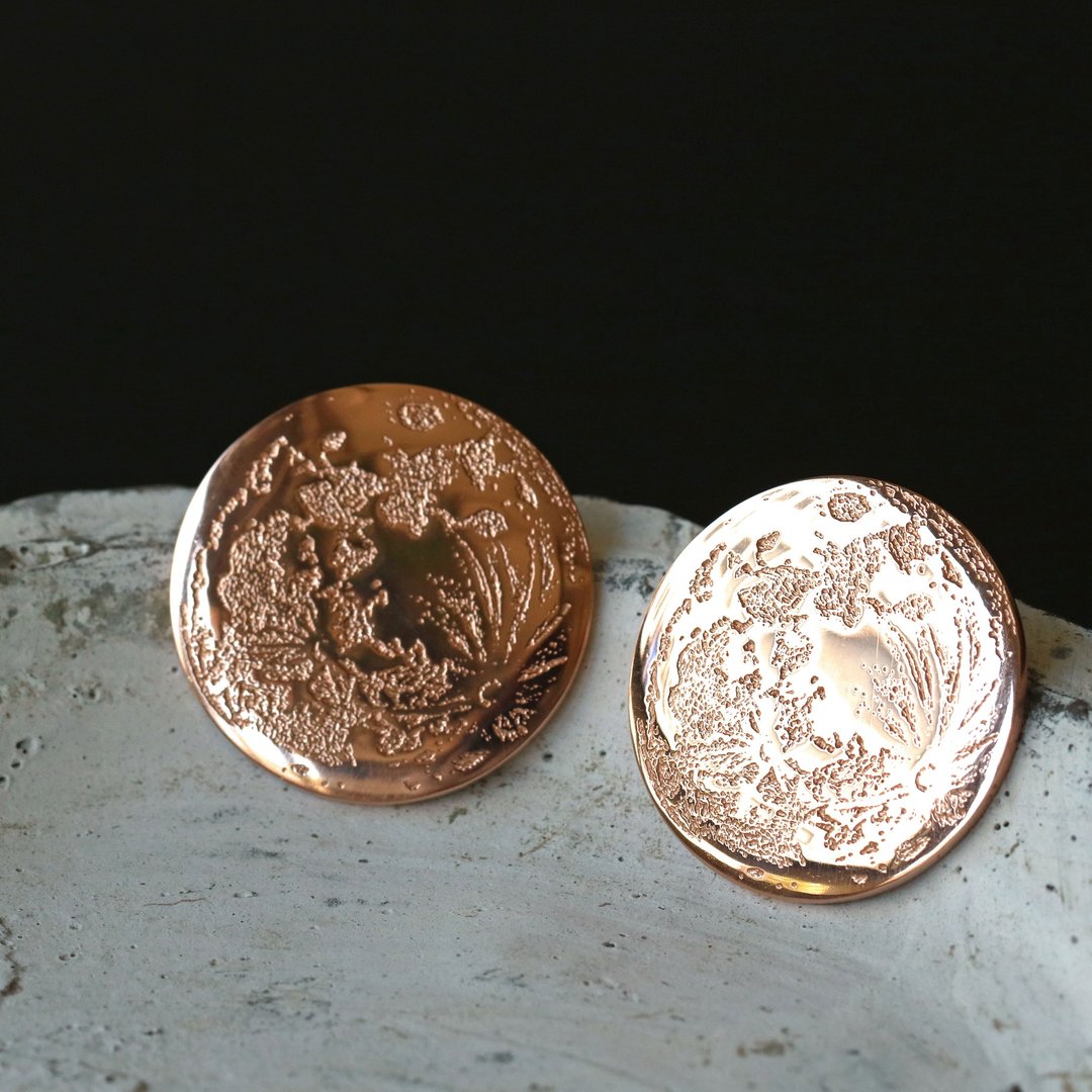 Full Moon Earrings (Strawberry Moon) - 耳环/耳夹 - 其他金属 金色