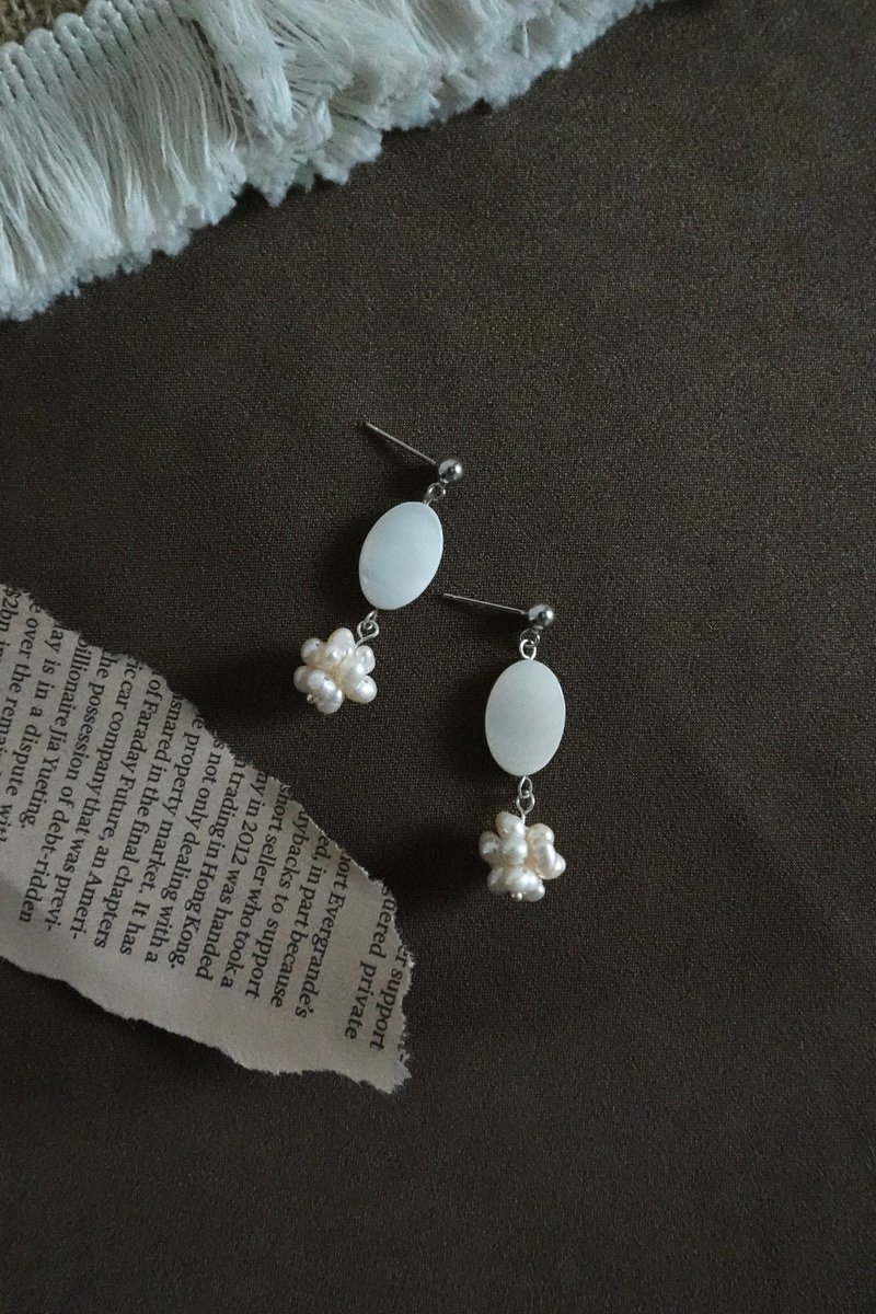 Lily Valley 白贝柔光 | 手工串珠耳环 - 耳环/耳夹 - 半宝石 白色