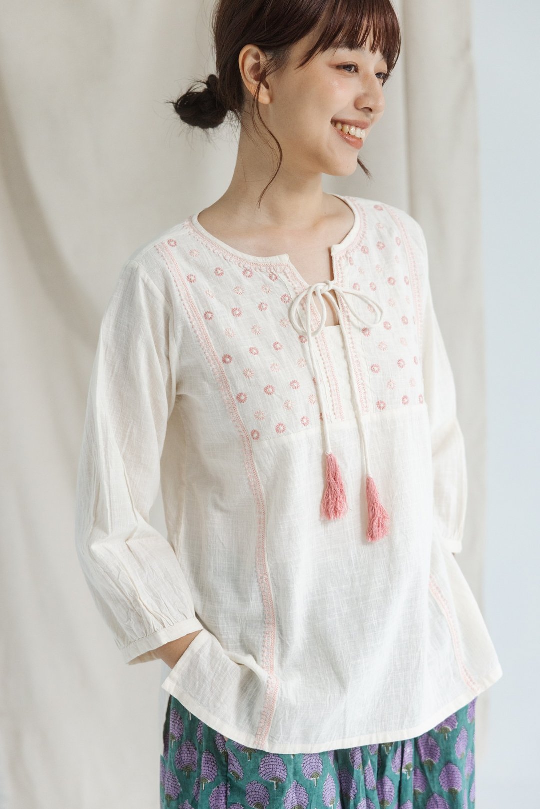 Chikankari 工艺流苏七分袖上衣_粉 - 女装上衣 - 棉．麻 白色
