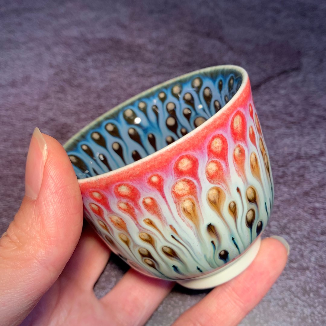 孔雀开屏手作陶瓷茶杯美人手握杯 / 邱毓宁 - 茶具/茶杯 - 瓷 灰色