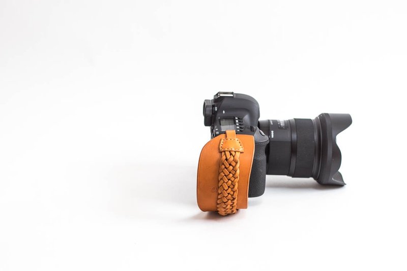 [男女] 单眼用 / 编织款 皮革手腕带 / 相机吊饰 / 相机手腕带（焦糖棕 / 黑） - 相机 - 真皮 咖啡色