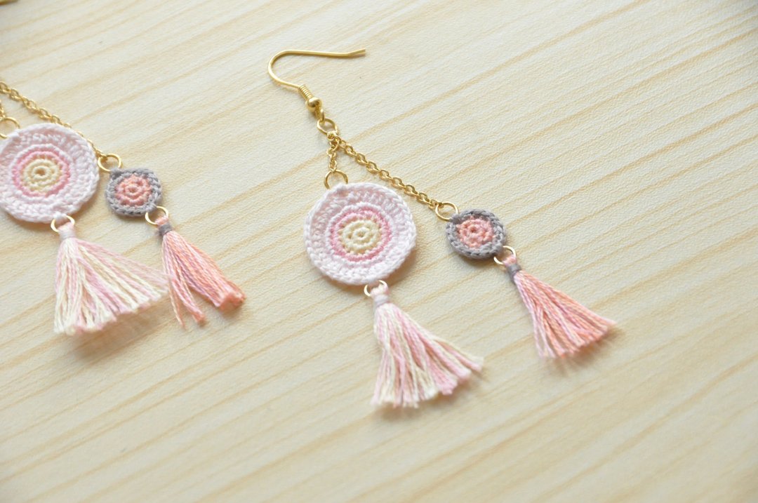 armei《订制》‘幸福年轮’ 捕梦网 耳环‘Blessed A.Ring’Pastel Dream Catcher Earring - 耳环/耳夹 - 绣线 粉红色