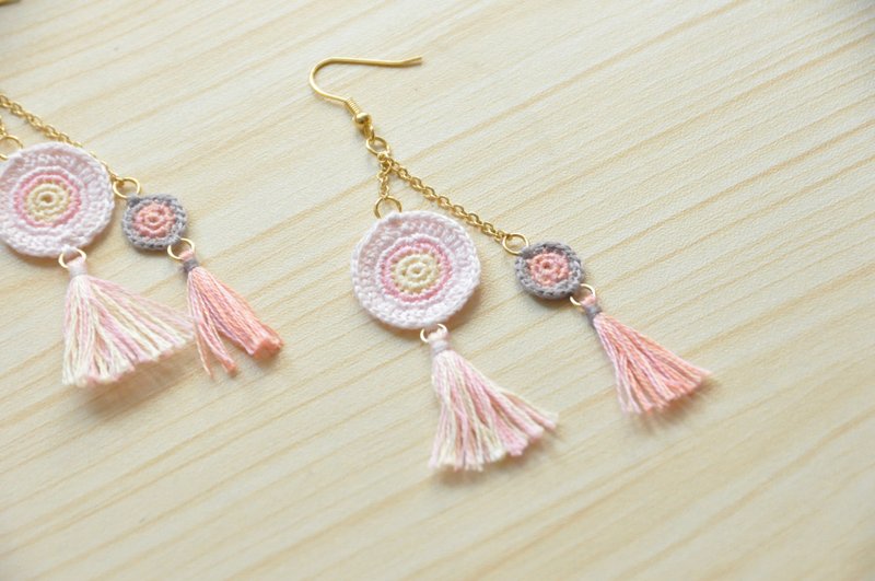 armei《订制》‘幸福年轮’ 捕梦网 耳环‘Blessed A.Ring’Pastel Dream Catcher Earring - 耳环/耳夹 - 绣线 粉红色