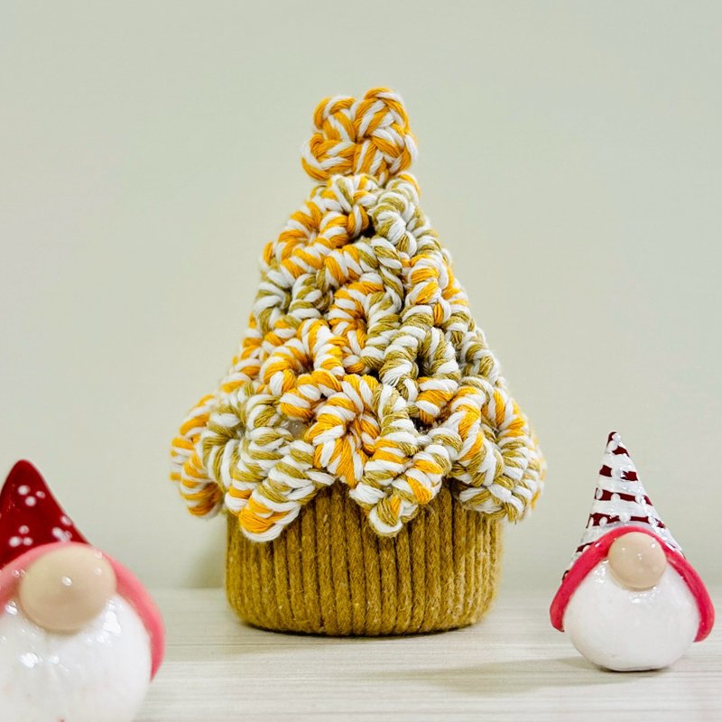 【手工制作】钩针圣诞树 耳环陈列 圣诞摆设 附圣诞灯串１条 - 摆饰 - 棉．麻 多色