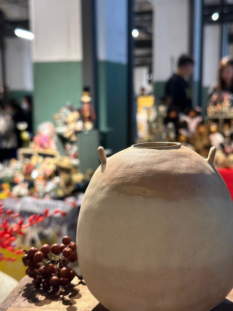 手捏陶瓶/花瓶/花器 - 花瓶/陶器 - 陶 卡其色