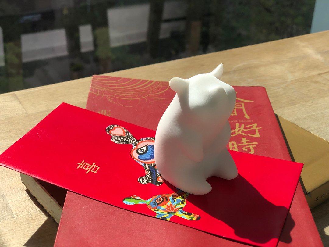 【年度特典系列 - 猪喜盈门  坐富贵】筌美术 猪 造型石雕 - 摆饰 - 石头 白色