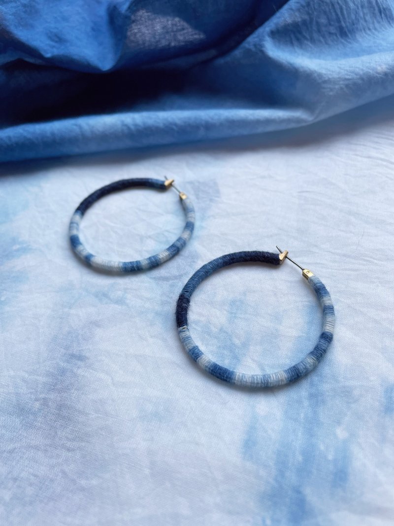 手工蓝染绣花线耳环 - 耳环/耳夹 - 绣线 蓝色