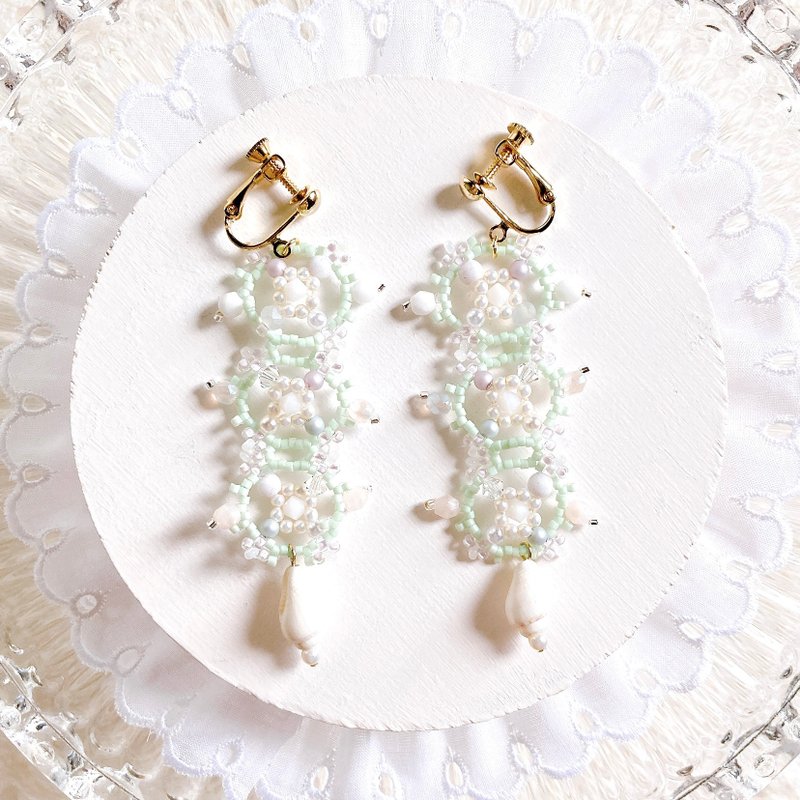 lacy knitting 耳夹 杏仁绿 - 耳环/耳夹 - 玻璃 绿色