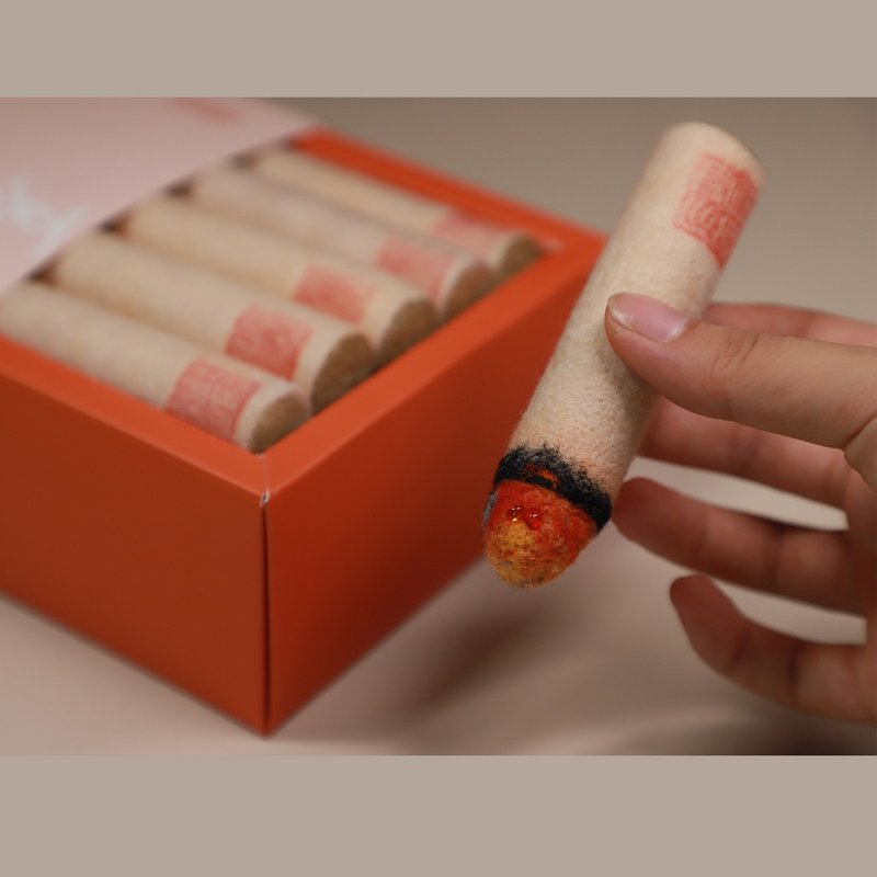 羊毛氈手作 春夏養生艾灸艾條 原創手工胸針/別針飾裝飾品 - 胸针 - 羊毛 卡其色