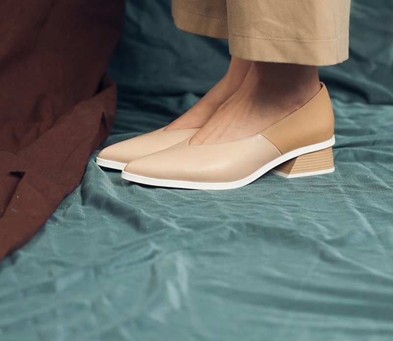 率性V口 斜切跟真皮尖头鞋 杏 - 其他女款皮鞋 - 真皮 卡其色