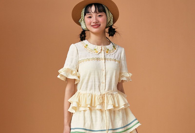 【歐式復古】 菠萝刺绣荷叶边/抽绳衬衫 - 女装衬衫 - 其他材质 黄色