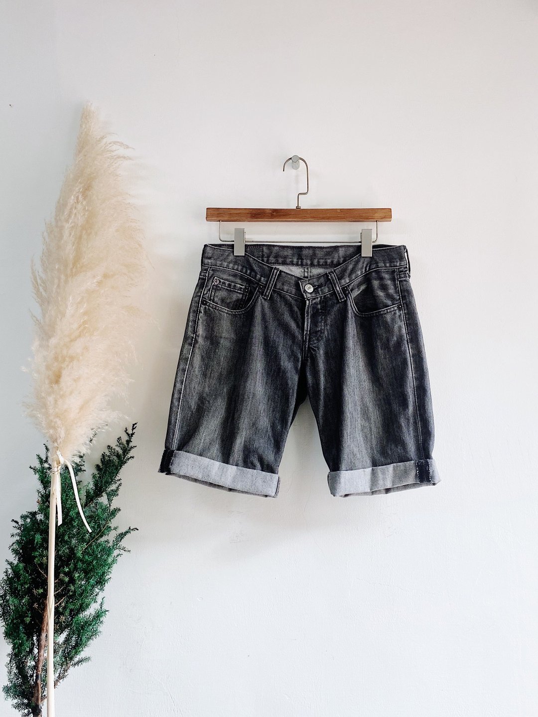 levis / 599 W30 铁灰经典素面 男丹宁牛仔短裤 自改古着 vintage - 男士短裤 - 棉．麻 灰色