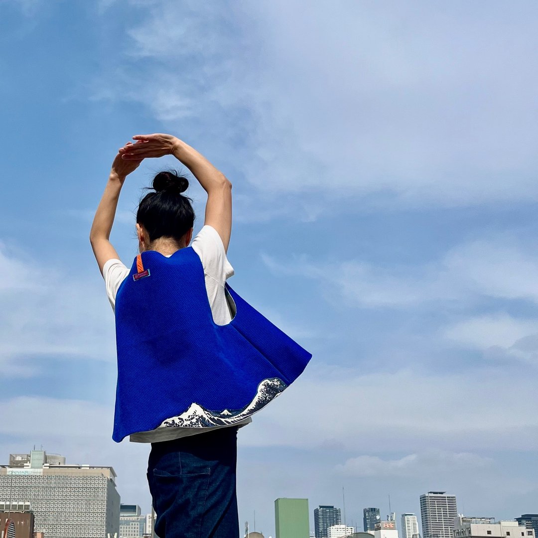 JUDO BLUE HOKUSAI 采用柔道服刺子织布料的独特 Unisex 背心 - 女装背心 - 棉 蓝色