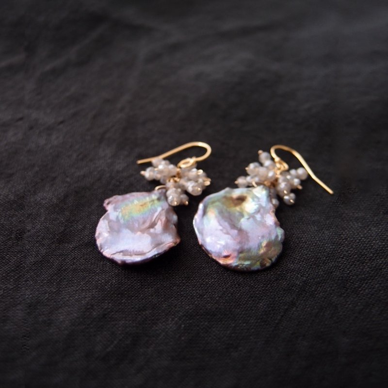 【K14gf】 圆润花瓣珍珠耳针 拉长石 【冰灰】 - 耳环/耳夹 - 宝石 灰色