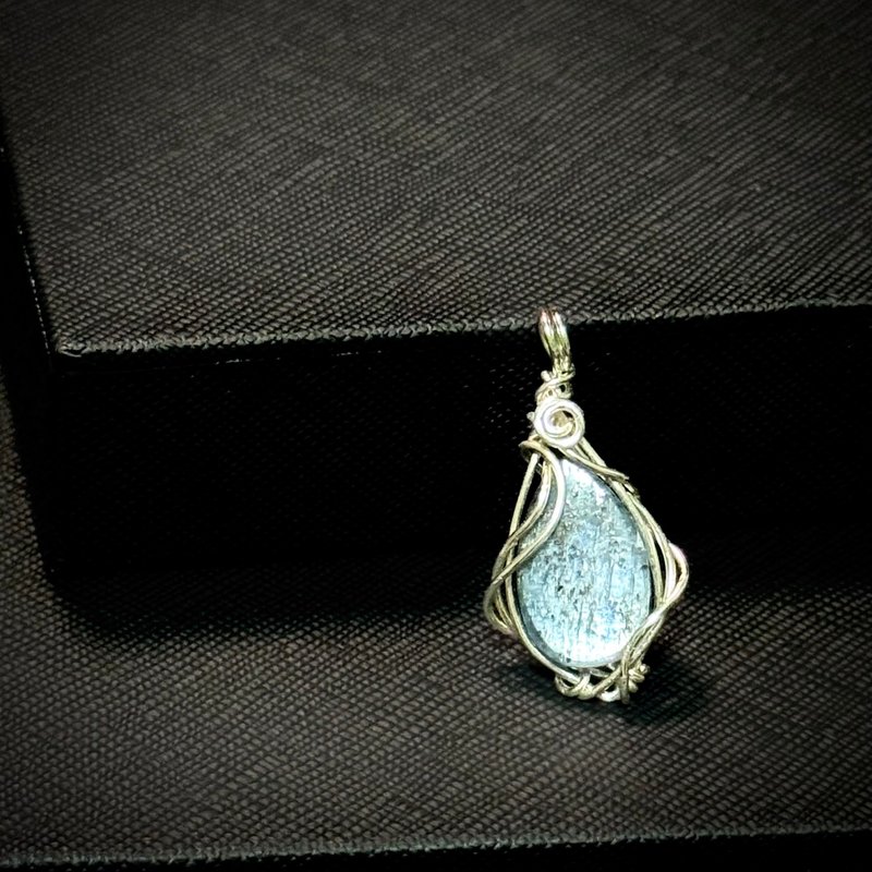 【残雪】 金属编织 蓝晶石项链 - 项链 - 水晶 蓝色