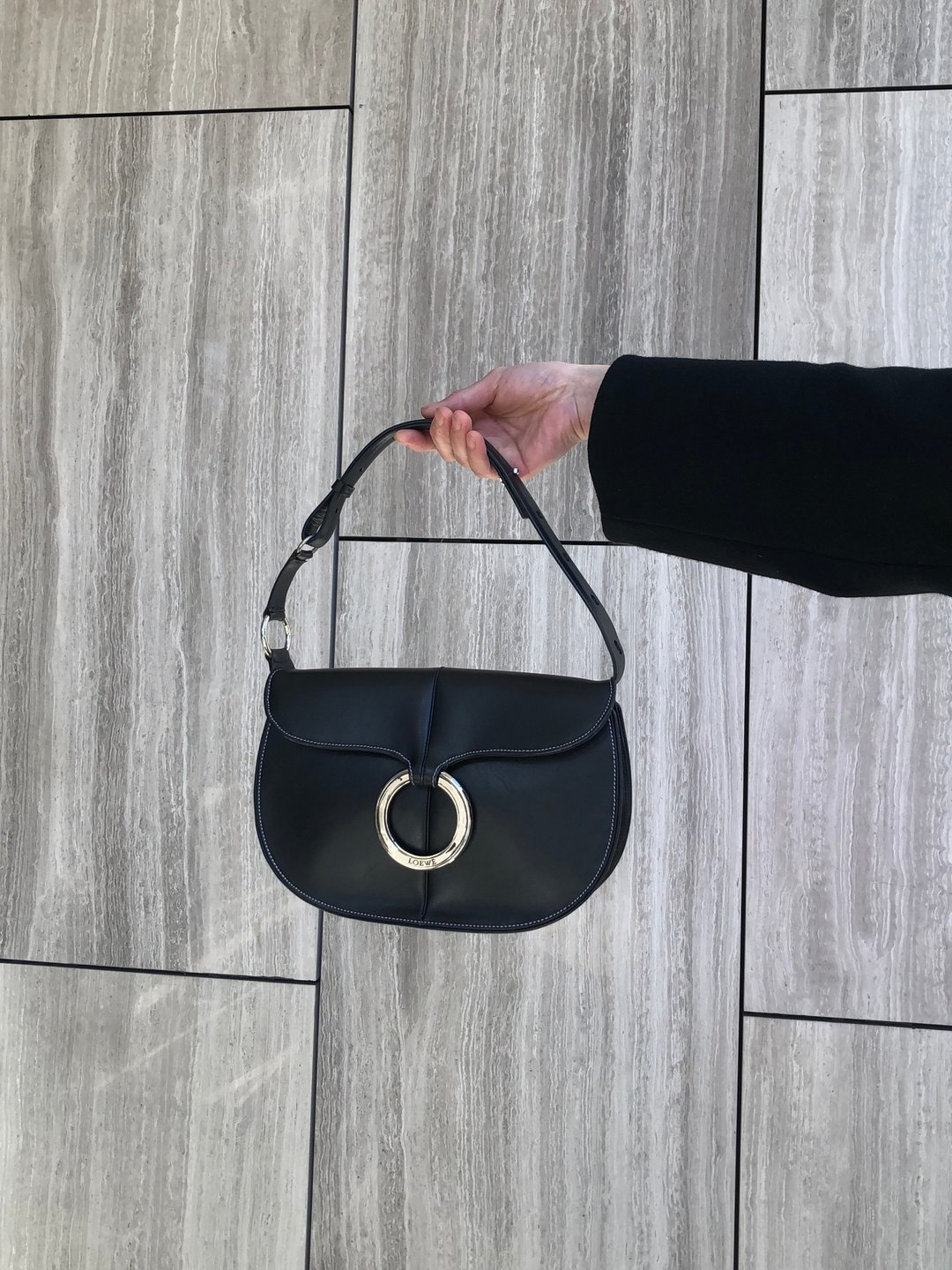 【日本直送 名牌中古包】LOEWE 罗威 黑色圆形标志 单肩包 皮革 复古 sy8ch6 - 侧背包/斜挎包 - 真皮 黑色