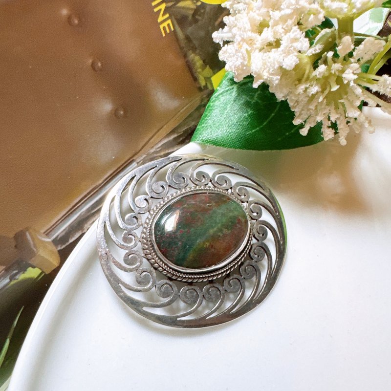 【西洋古董饰品】欧洲纯银手工天然血石 殉教者的宝石 耶稣胸针 - 胸针 - 贵金属 绿色