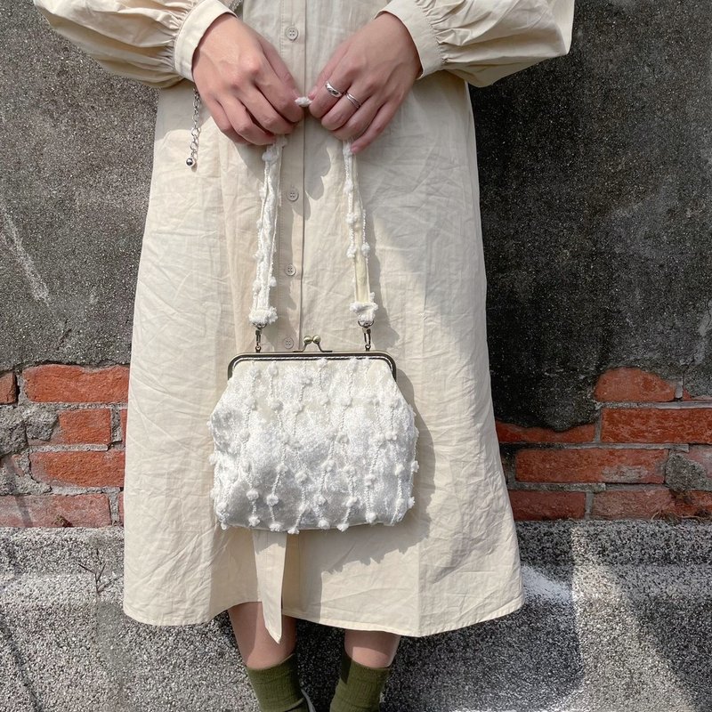 |毛绒绒棉花田|果绿/米黄 2way 斜背手提带皆可拆 两用方形口金包 - 侧背包/斜挎包 - 棉．麻 