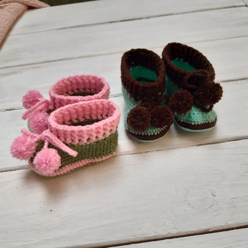 新生儿鞋 钩针婴儿靴 送给新手妈妈的礼物 怀孕礼物 软靴 - 婴儿饰品 - 其他材质 多色