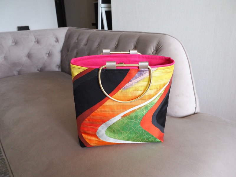 【独一无二】日本製 复古和服腰带改造 质感彩色手提包 - 手提包/手提袋 - 丝．绢 多色