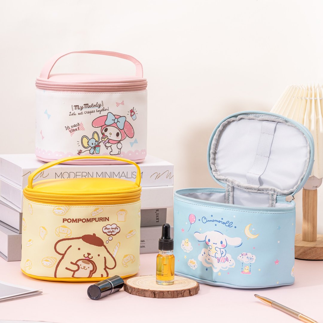 【圣诞交换礼物推荐】三丽鸥 Sanrio 椭圆万用包 旅行收纳包 - 化妆包/杂物包 - 人造皮革 多色