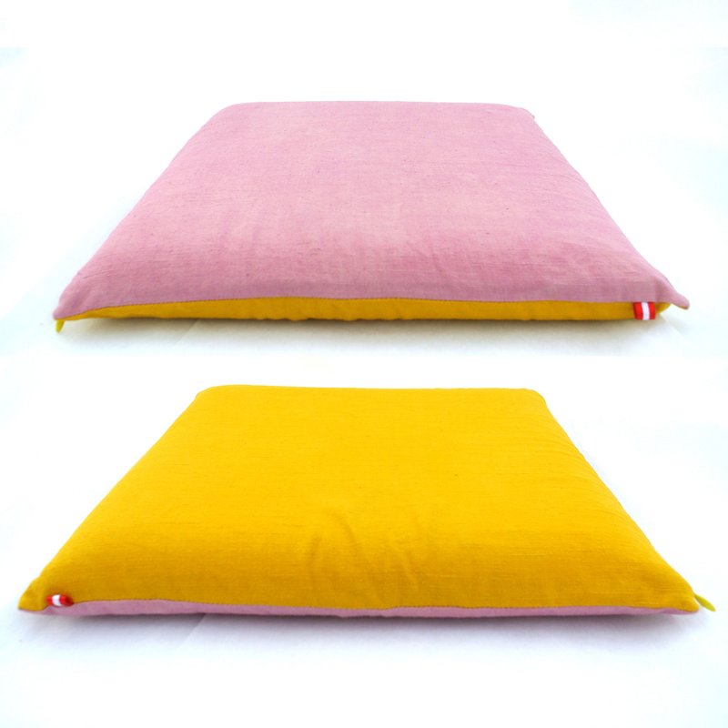 胭脂虫和栀子花植物染色 100% 春亚纺丝绸坐垫 S 号 35 厘米见方 - 枕头/抱枕 - 丝．绢 粉红色