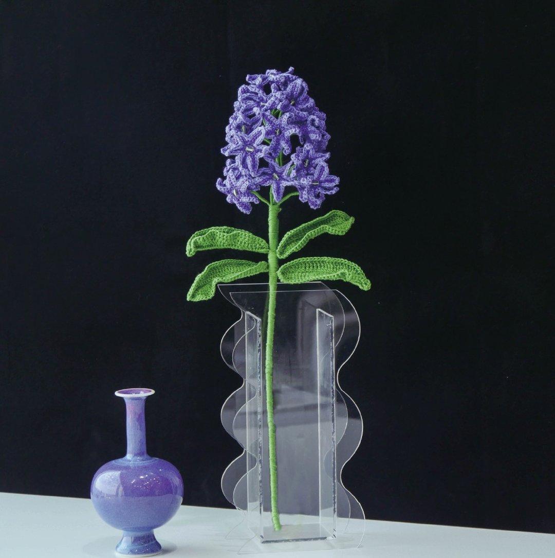 手工微钩花朵——永恒盛开的花卉装饰与独特礼物 附压克力花瓶 - 干燥花/捧花 - 棉 多色