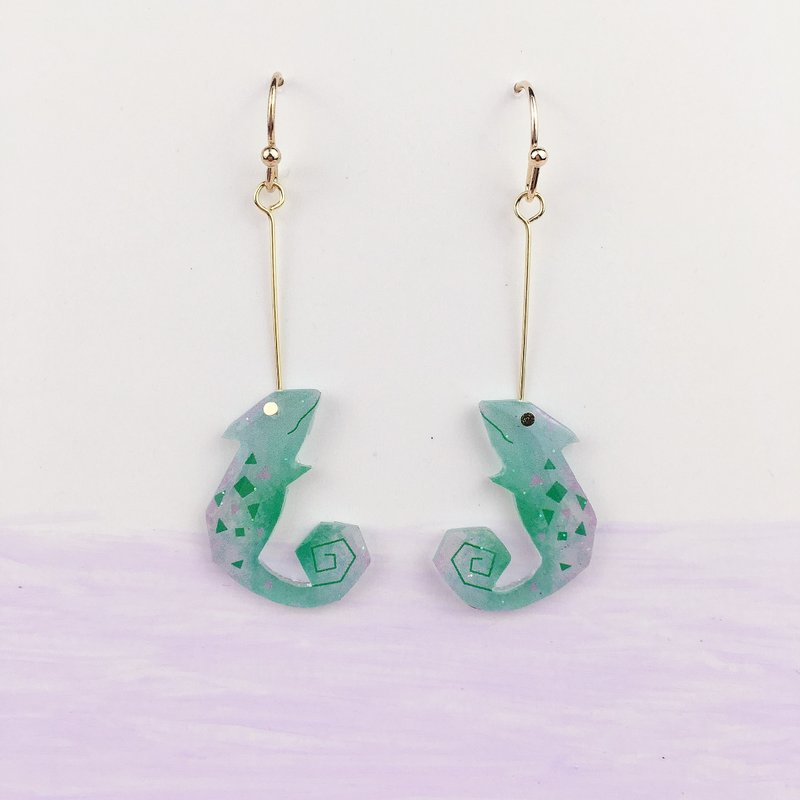 小小蜥蜴 变色龙 18k包金耳环一对 - 耳环/耳夹 - 树脂 