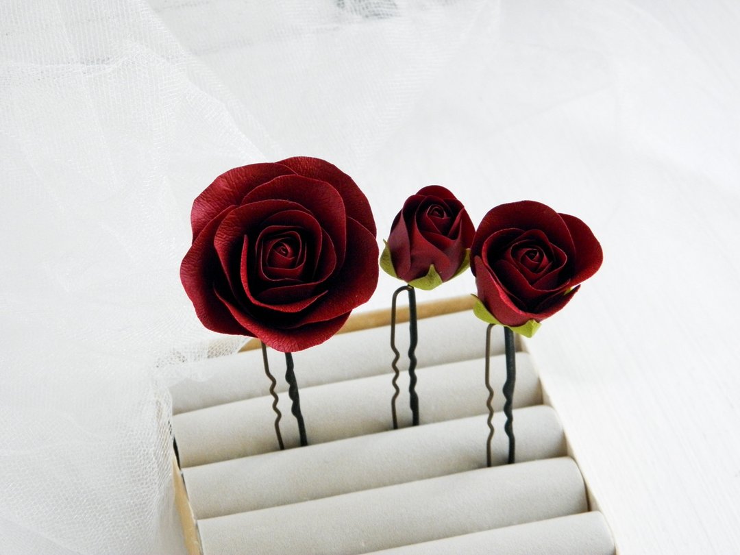 Burgundy roses hair pins Flowers bridal hair piece Wedding floral hair clip - 发饰 - 植物．花 红色