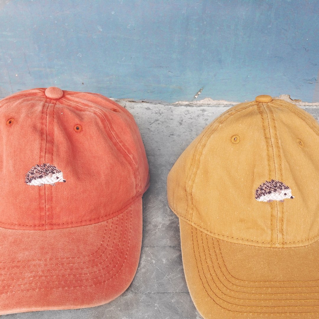 hedgehog embroidery cap / color > vintage red brick , vintage yellow mustard - 帽子 - 棉 