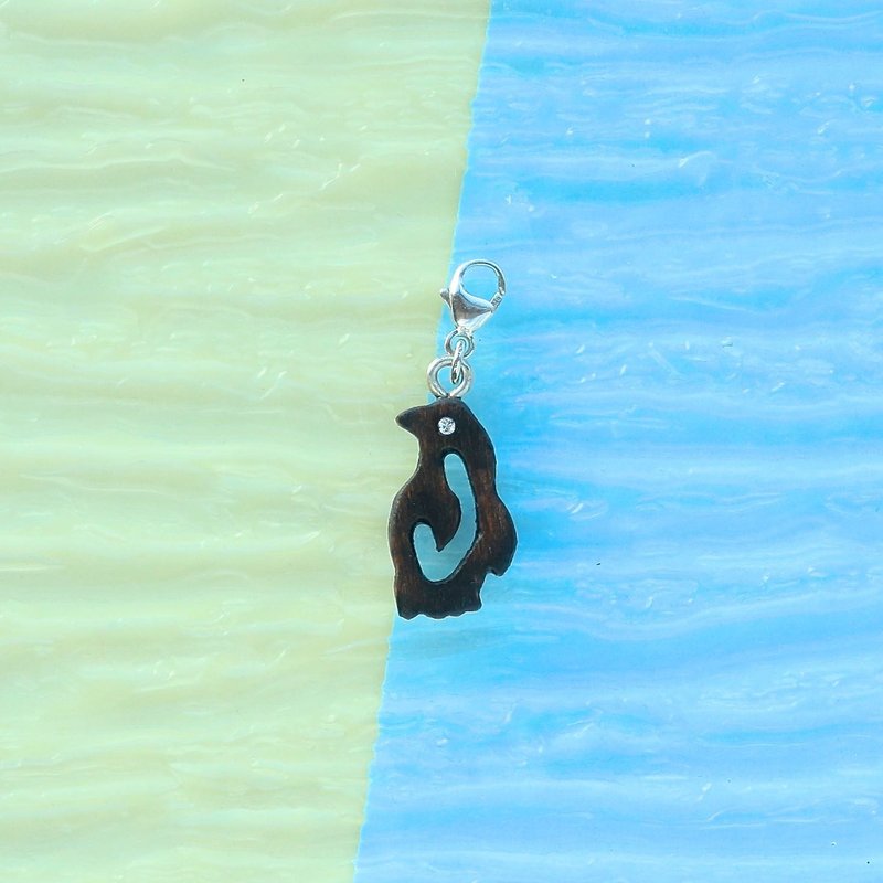 手工木制吊饰 企鹅 吊饰  礼物订制 - 吊饰 - 木头 咖啡色