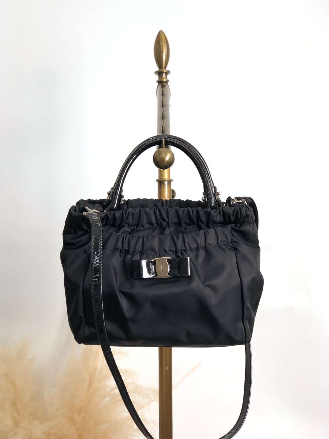 【 VintageShop solo 日本直送中古包专卖店 】Salvatore Ferragamo 手提包 黑色 Vara 蝴蝶结 尼龙 2way vintage uazc8j - 手提包/手提袋 - 尼龙 黑色