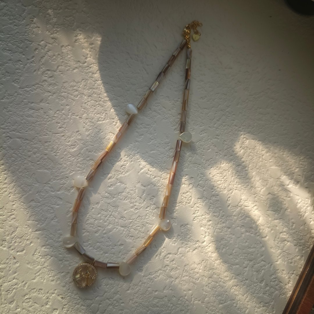 天然棕色斑纹贝壳和白色水滴贝壳项链 十二星座锆石白贝吊坠颈链 - 项链 - 珍珠 咖啡色
