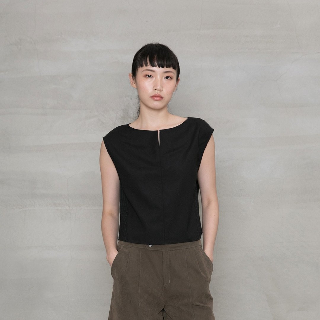 唯我主义无袖上衣 Solipsism Sleeveless Top T204 - 女装上衣 - 其他人造纤维 多色