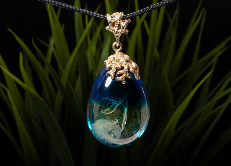 迷人的绿松石蓝琥珀悬饰 闪烁金色火花 波罗的海蓝琥珀悬饰 - 项链 - 半宝石 蓝色